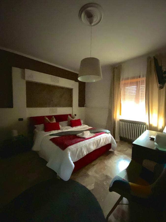 B&B Mo•Si Massa d'Albe Bagian luar foto